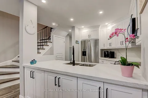 44 Lodgeway Dr, Vaughan, ON L6A 3S6