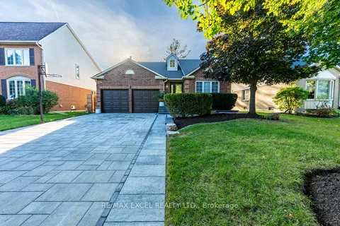 412 Mathews Crt, Newmarket, ON L3X 1C7