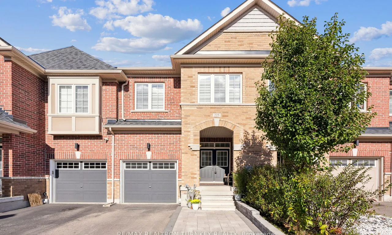 225 Bennett St, Newmarket, ON L3X 0M1