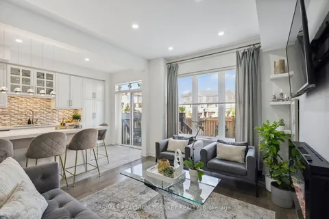 225 Bennett St, Newmarket, ON L3X 0M1