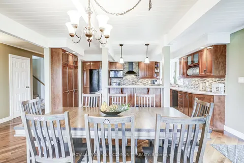 207 Ways Bay Dr, Georgina, ON L4P 2M6