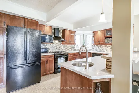 207 Ways Bay Dr, Georgina, ON L4P 2M6