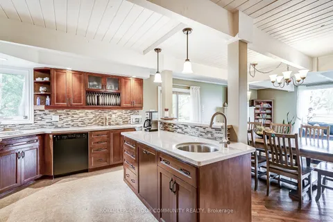 207 Ways Bay Dr, Georgina, ON L4P 2M6