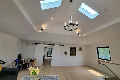 215 Bayview Ave, Georgina, ON L4P 2T3