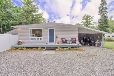 621 Pinegrove Ave, Innisfil, ON L9S 2K4