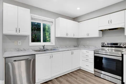 1422 Benson St, Innisfil, ON L9S 0C8