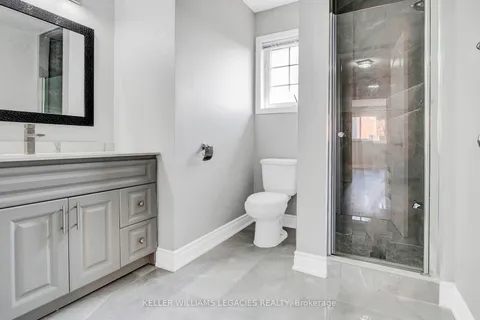 1422 Benson St, Innisfil, ON L9S 0C8