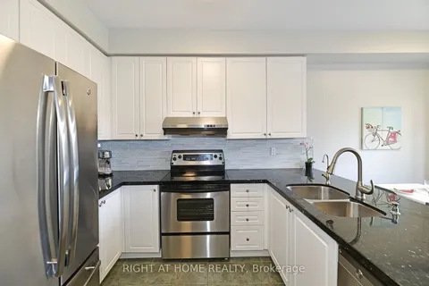 119 The Fairways, Markham, ON L6C 2A7