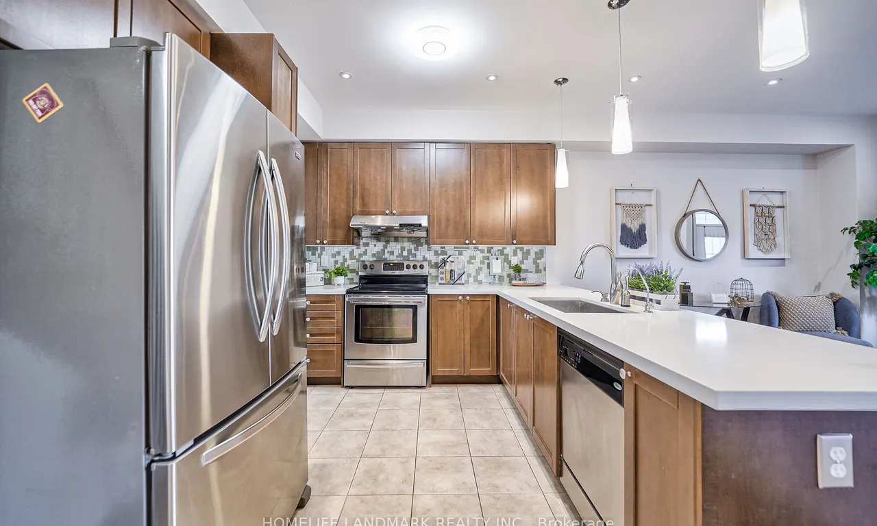 Att/Row/Twnhouse living room at 10279 Woodbine Ave Markham