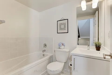 7 Brighton Pl, Vaughan, ON L4J 0E3