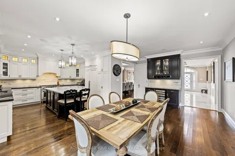 6 Magistrale Crt, Richmond Hill, ON L4C 0H3