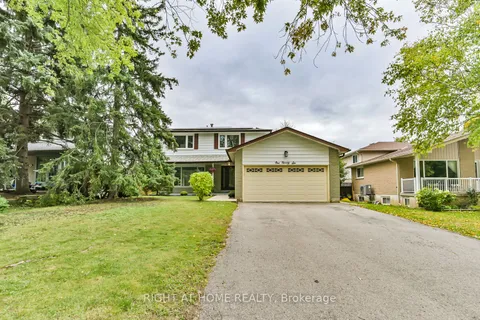 196 Romfield Crct, Markham, ON L3T 3J1
