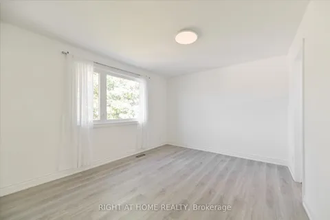 196 Romfield Crct, Markham, ON L3T 3J1