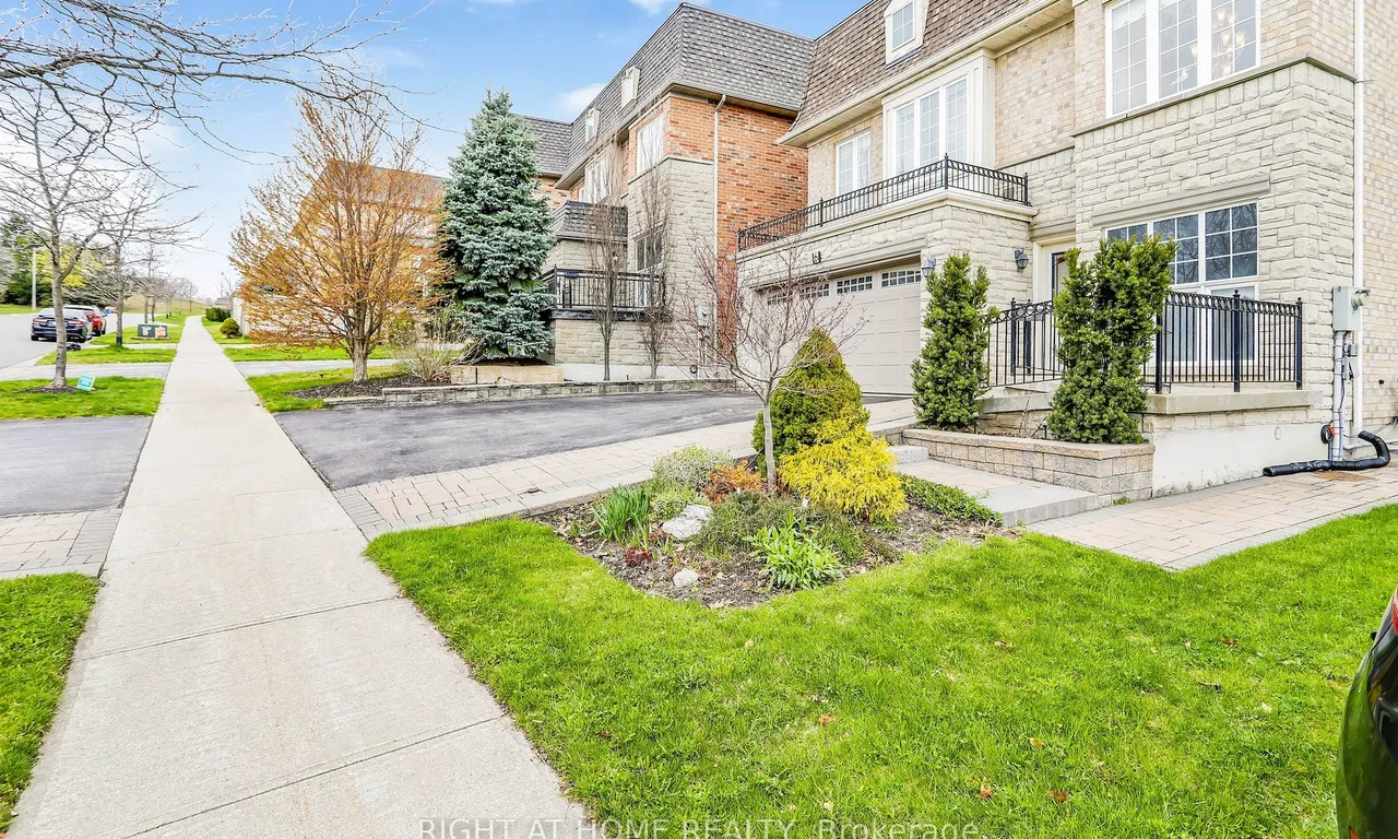 6 Hayhoe Lane, Vaughan, ON L4L 0A9
