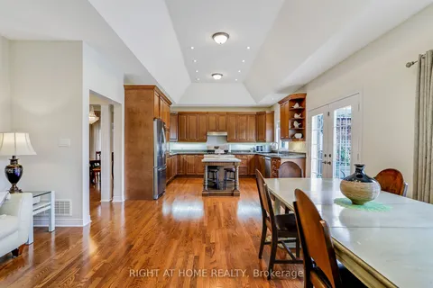 6 Hayhoe Lane, Vaughan, ON L4L 0A9
