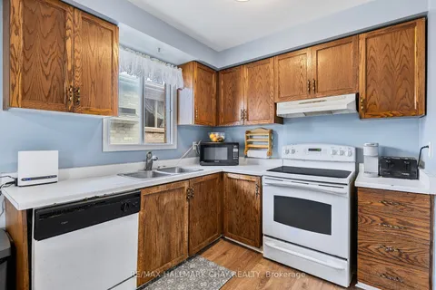 15 Turner Crt, Bradford West Gwillimbury, ON L3Z 2W3