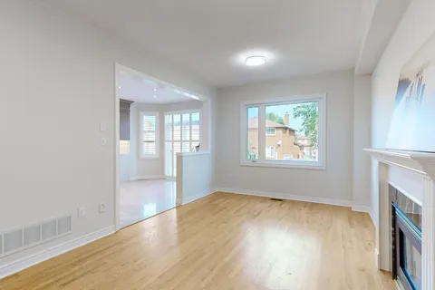 193 Valentina Dr, Markham, ON L3R 4R8