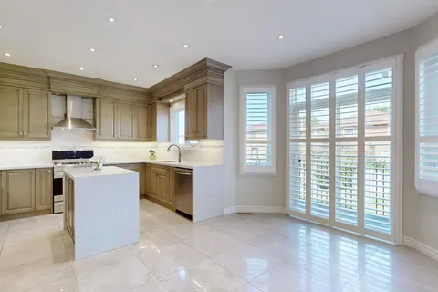 193 Valentina Dr, Markham, ON L3R 4R8