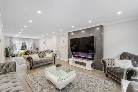 57 Haskell Cres, Aurora, ON L4G 5T4