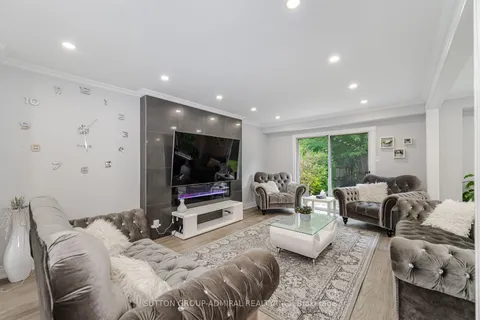 57 Haskell Cres, Aurora, ON L4G 5T4