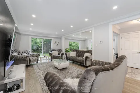 57 Haskell Cres, Aurora, ON L4G 5T4