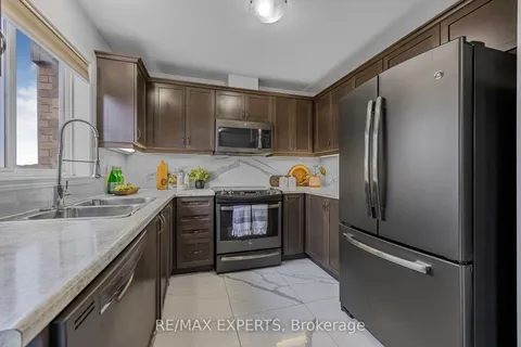 2150 Galloway St, Innisfil, ON K6H 5R6