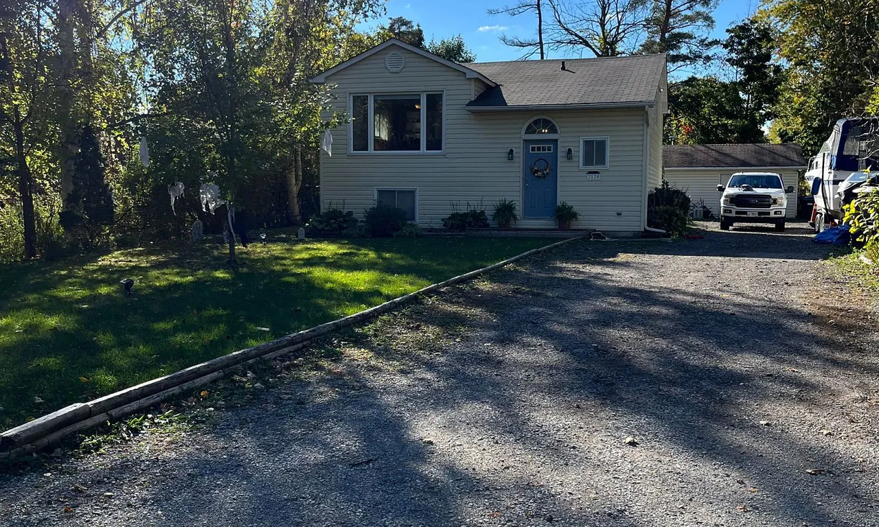 2128 25th Side Rd, Innisfil, ON L9S 2C3