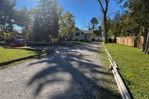 2128 25th Side Rd, Innisfil, ON L9S 2C3