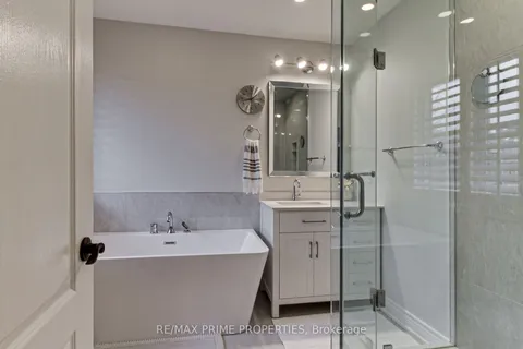 11 Kerfoot Cres, Georgina, ON L4P 4B8