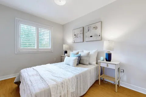 166 Sunway Sq, Markham, ON L3P 7X6