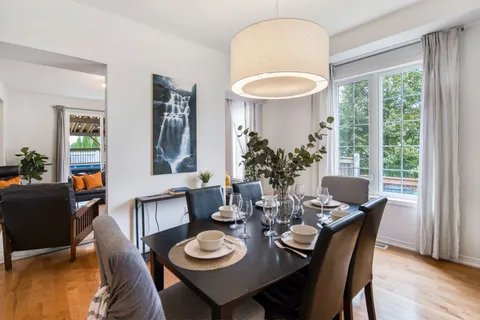1 Carter St, Bradford West Gwillimbury, ON L3Z 2A4