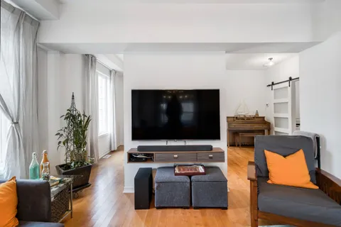 1 Carter St, Bradford West Gwillimbury, ON L3Z 2A4