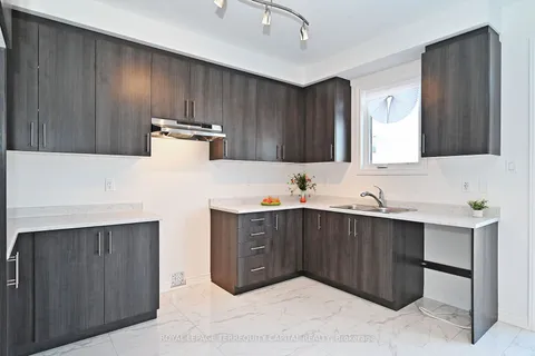 4 Hilliard Lane, Essa, ON L3W 0L7