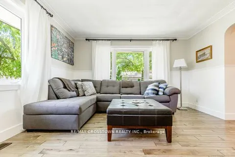 293 BARRIE St, Essa, ON L0L 2N0