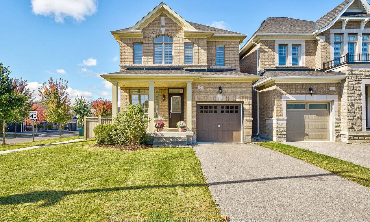 2 Cobb St, Aurora, ON L4G 0W9