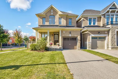 2 Cobb St, Aurora, ON L4G 0W9