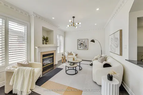 5 Winter Creek Cres, Markham, ON L6C 3E4