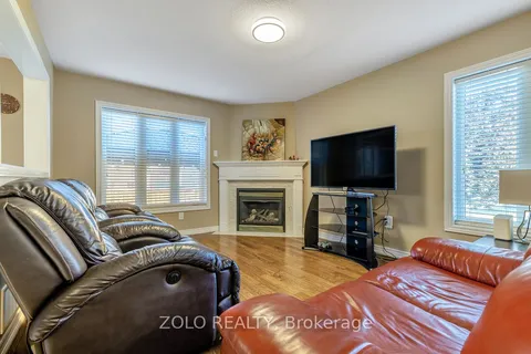 49 Christina Cres, Bradford West Gwillimbury, ON L3Z 0B1