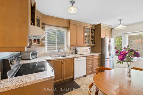 52 Strathmore Dr, Markham, ON L3P 6K3