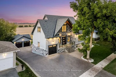 22 East John St, Innisfil, ON L0L 1L0