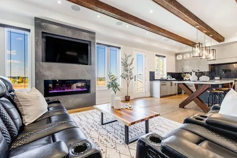 22 East John St, Innisfil, ON L0L 1L0