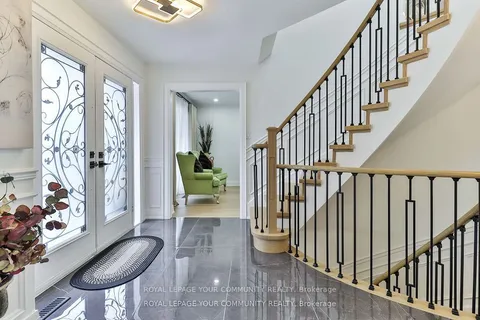 7 Underhill Cres, Aurora, ON L4G 5S2