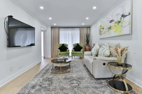 7 Underhill Cres, Aurora, ON L4G 5S2