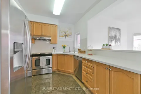 32 Thornton St, Markham, ON L3S 4P7
