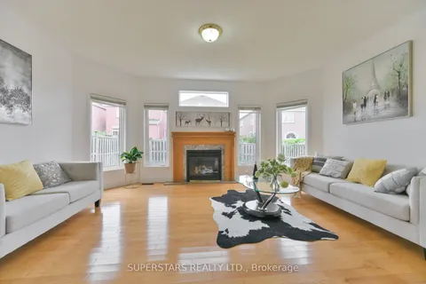 32 Thornton St, Markham, ON L3S 4P7