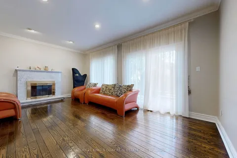 8 Wildrose Cres, Markham, ON L3T 1N5