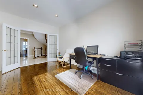 8 Wildrose Cres, Markham, ON L3T 1N5