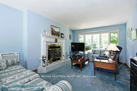 589 Lake Dr, Georgina, ON L0E 1S0