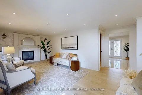 25 Silver Aspen Dr, Markham, ON L3T 3T1