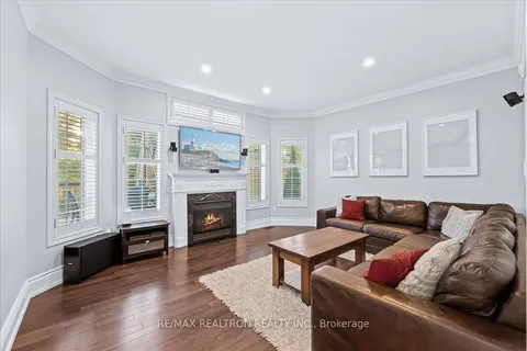 760 Colter St, Newmarket, ON L3X 2V4